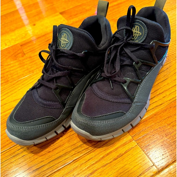 Nike men’s sneakers size 10 - Picture 1 of 8